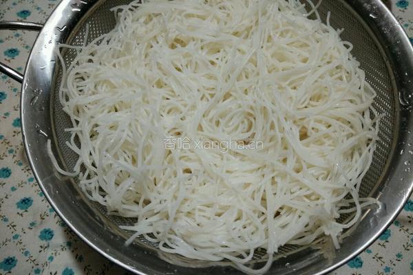鸡蛋炒米粉的做法图解2