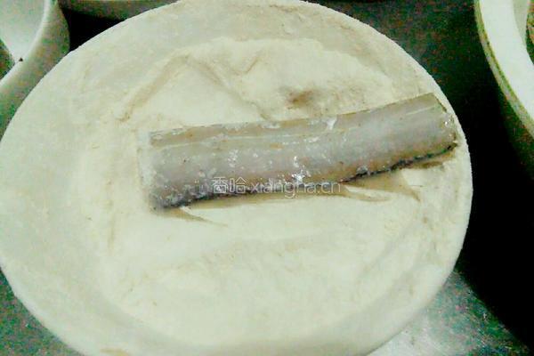 酥炸带鱼的做法图解4