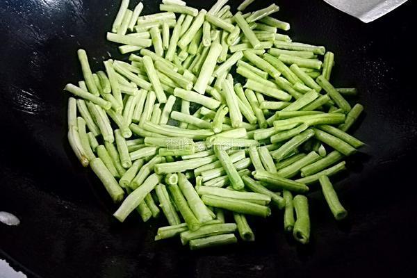 烧肉炒豆角的做法图解4