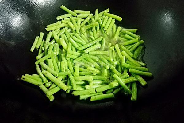 烧肉炒豆角的做法图解5