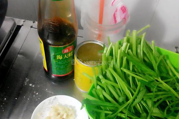 蒜蓉爆炒通心菜的做法图解1