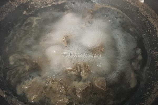西红柿炖牛腩的做法图解4