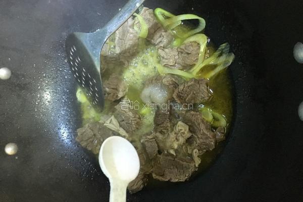西红柿炖牛腩的做法图解14