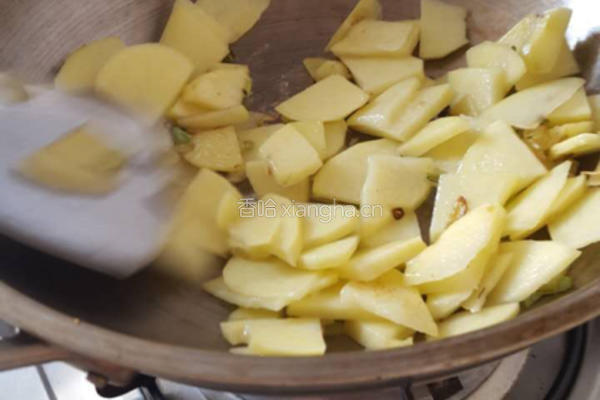 青椒炒土豆片的做法图解2