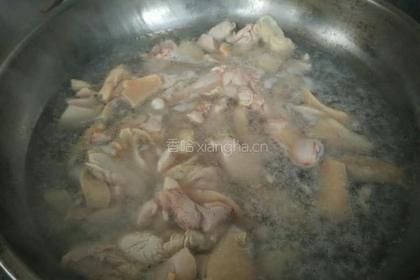 香菇炖鸡腿的做法图解1