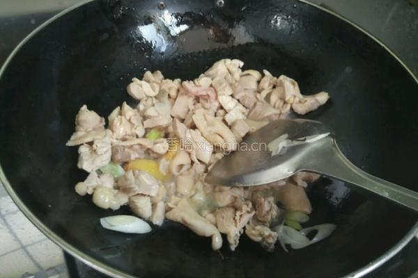 香菇炖鸡腿的做法图解4