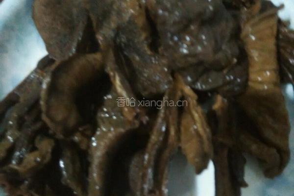 肉片松蛾炖山药的做法图解7