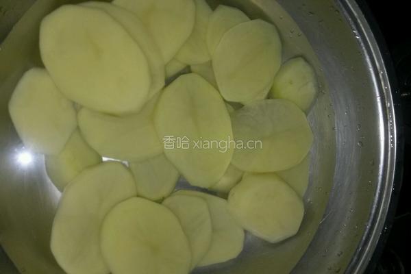 蒜香土豆片的做法图解2
