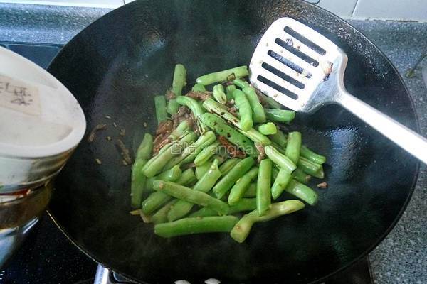 干煸豆角的做法图解6