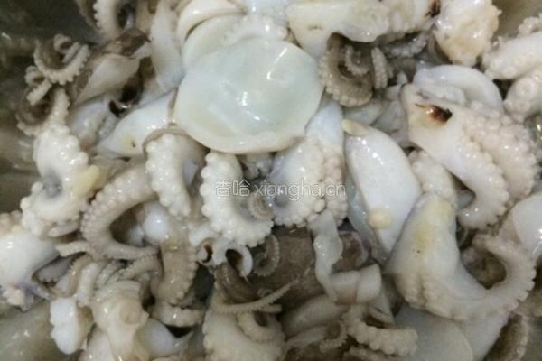 芹菜炒章鱼的做法图解2