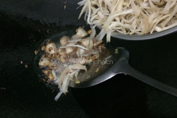 猪肉炒头菜丝的做法图解5