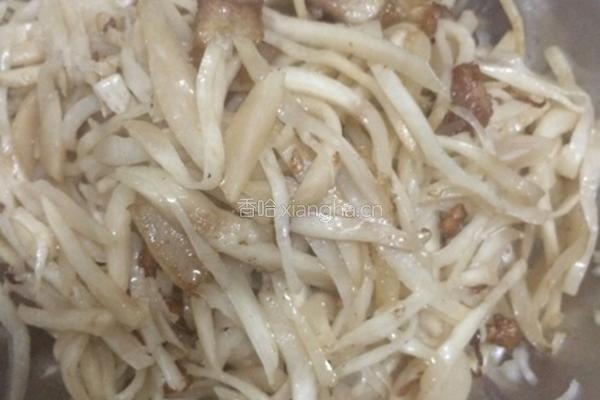 猪肉炒头菜丝的做法图解7