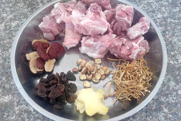 虫草花猪骨汤的做法图解1
