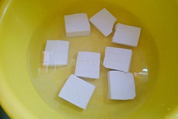 肉沫炖豆腐的做法图解1