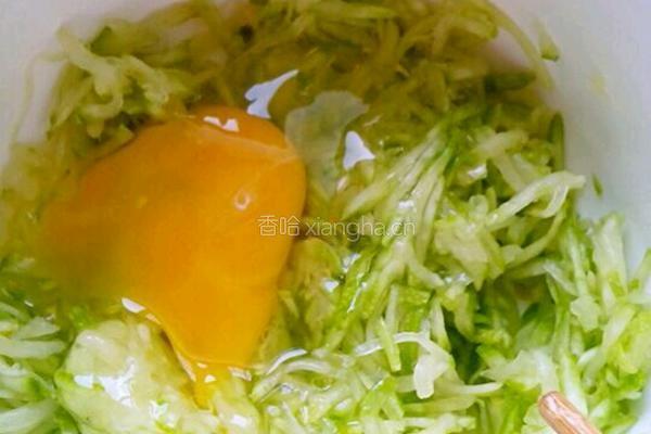 西葫芦丝饼的做法图解2