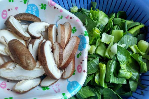 香菇炒青菜的做法图解2