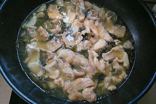 家常酸菜鲈鱼的做法图解13