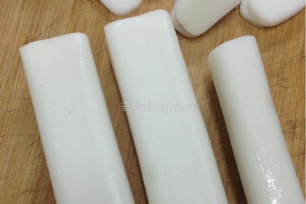 雪菜炒年糕的做法图解1