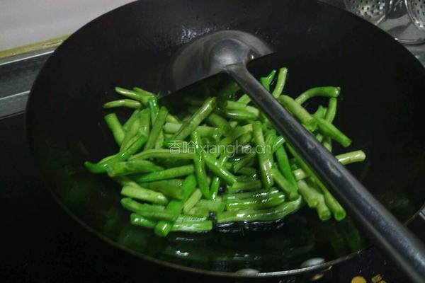 干煸豆角的做法图解3