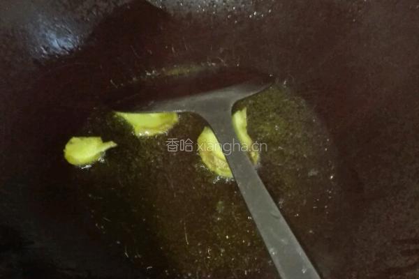 辣土豆炒鸡的做法图解1