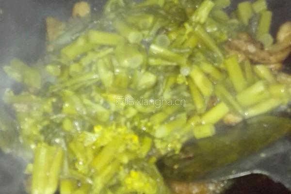 酸菜炒五花肉的做法图解4