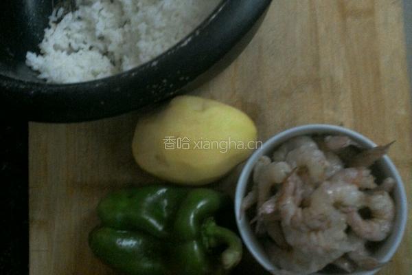 五彩虾仁炒饭的做法图解1