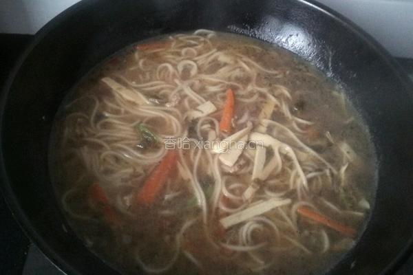 冬笋雪菜肉丝面的做法图解5