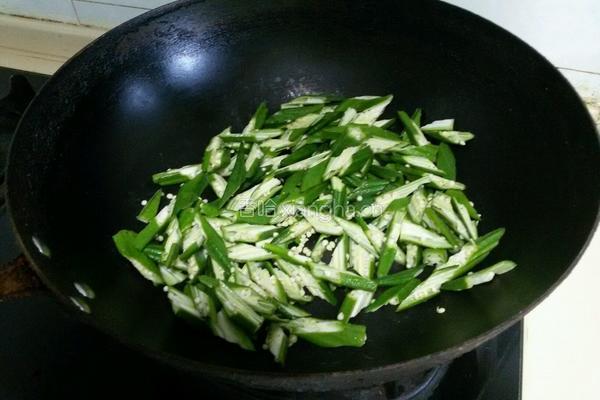 秋葵炒牛肉的做法图解3
