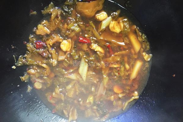酸菜烧鲫鱼的做法图解5