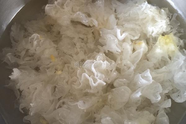 红枣银耳汤的做法图解1