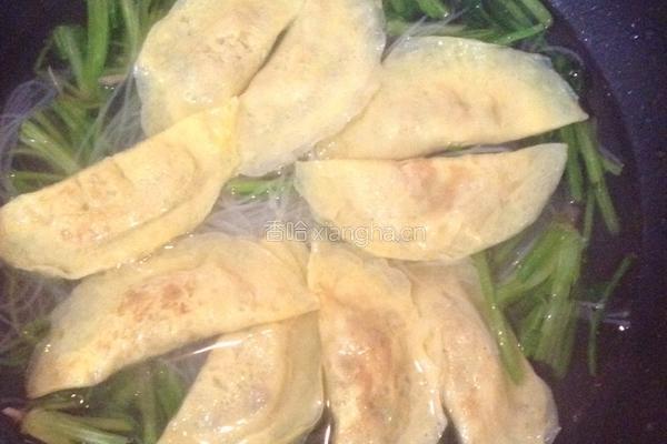 菠菜蛋饺粉丝汤的做法图解3
