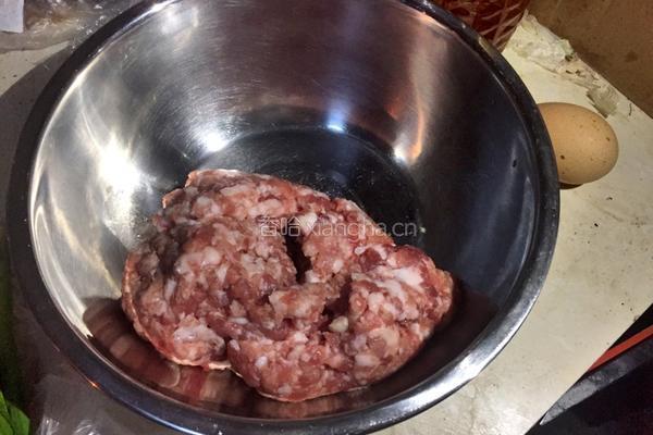 猪肉丸子汤的做法图解2