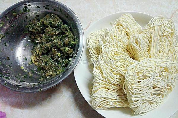 青菜肉沫面的做法图解1