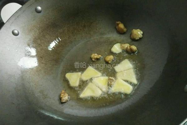 木耳炖鸡汤的做法图解2