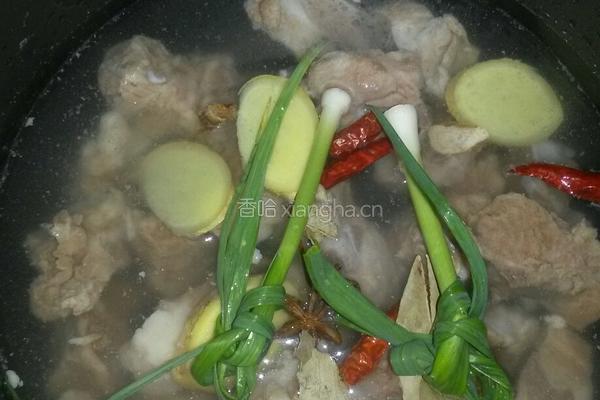 胡萝卜排骨汤的做法图解4