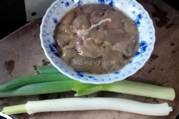 葱爆鸡肝的做法图解1