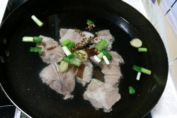 莲藕脊骨汤的做法图解5