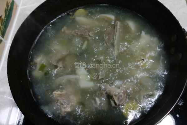 莲藕脊骨汤的做法图解9