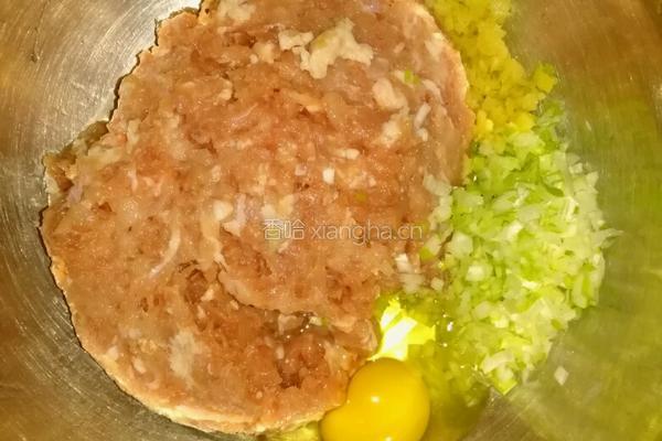 莲藕猪肉煎饺的做法图解3
