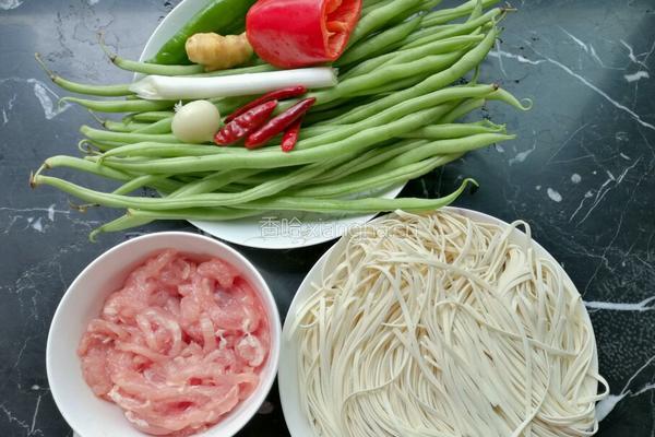 豆角炒肉卤面的做法图解1