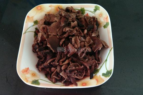 蘑菇炖翅中的做法图解2