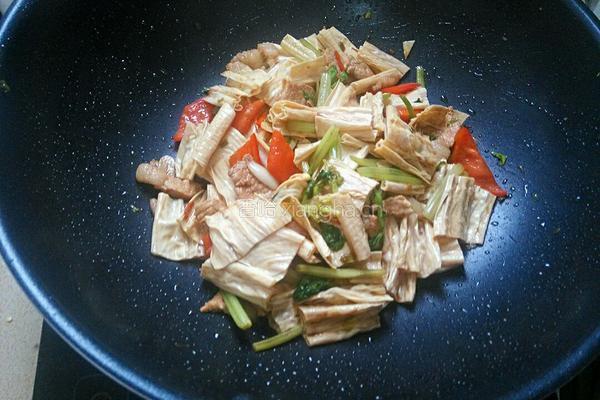 腐竹炒肉片的做法图解7