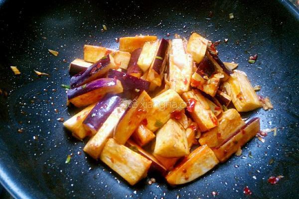 豆瓣酱烧茄条的做法图解7