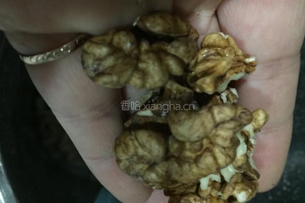 核桃黑芝麻糊的做法图解2