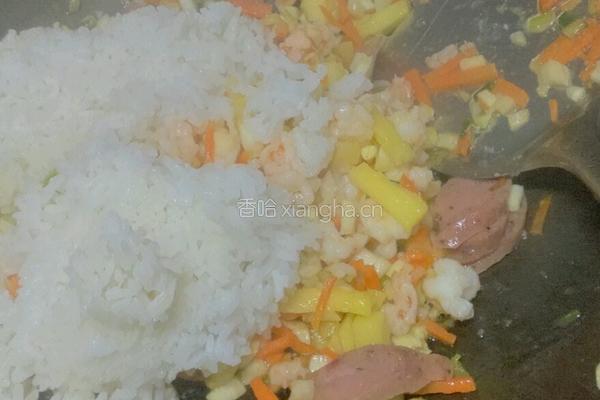 什锦炒饭的做法图解3