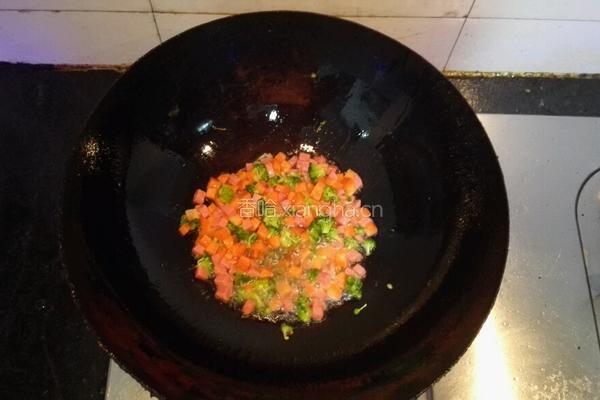 菠萝炒饭的做法图解2