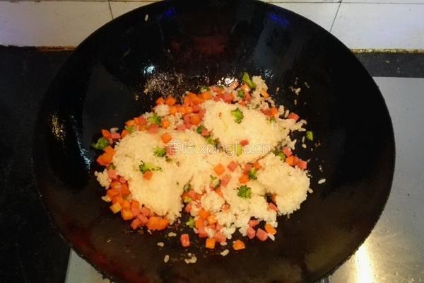 菠萝炒饭的做法图解3