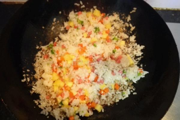 菠萝炒饭的做法图解4