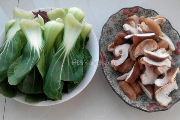 香菇炒油菜的做法图解1