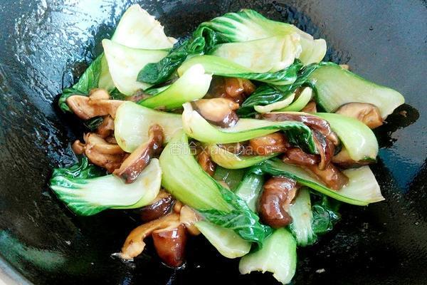 香菇炒油菜的做法图解5
